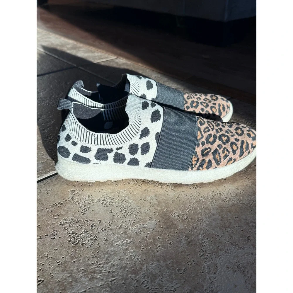 Jelly‎ Pop comfort fit Women's Slip On Sneakers Leopard Dalmatian Print Size 9